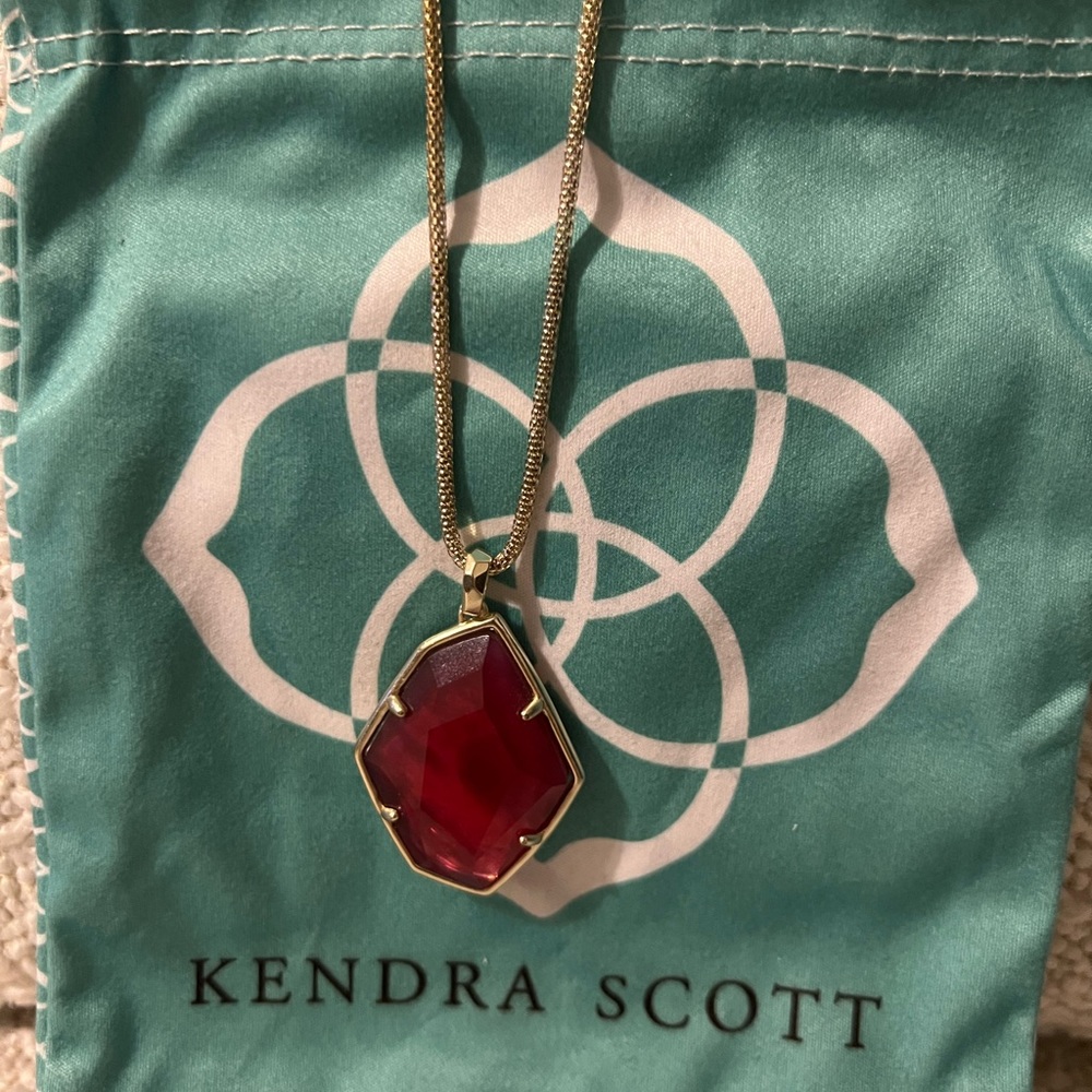 Kendra Scott pendant necklace